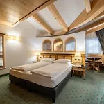 Croce Bianca Leisure & Hotel 4*