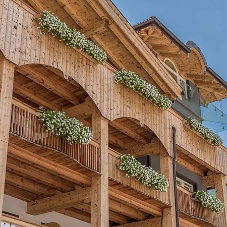 Croce Bianca Leisure & 4* Canazei