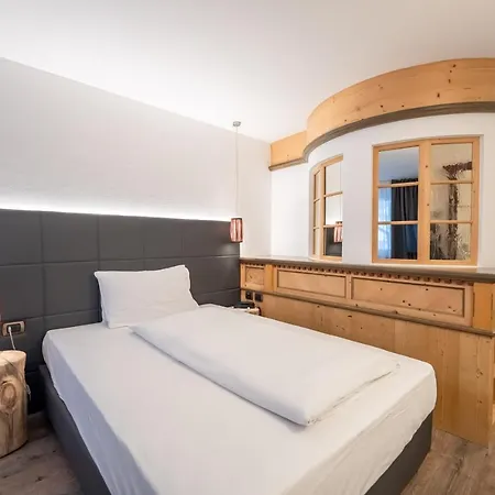Croce Bianca Leisure & 4* 卡纳泽伊