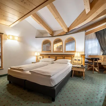 Croce Bianca Leisure & Канацеї