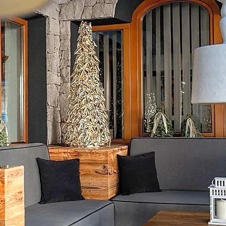 Hotel Croce Bianca Leisure & Canazei